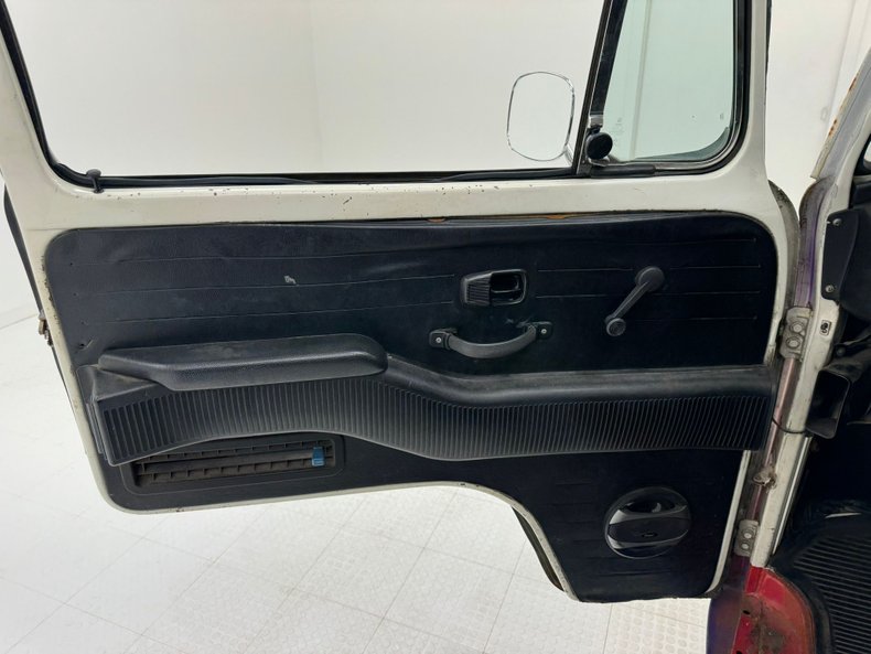 Volkswagen-Type-2-1979-Purple-Black-26