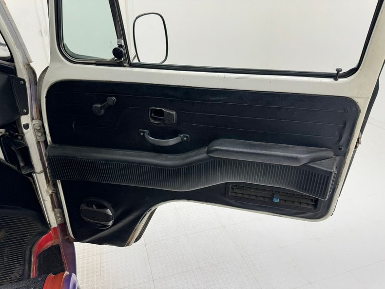 Volkswagen-Type-2-1979-Purple-Black-27