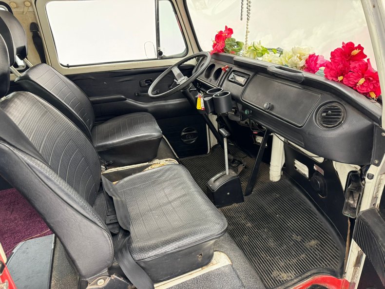 Volkswagen-Type-2-1979-Purple-Black-31