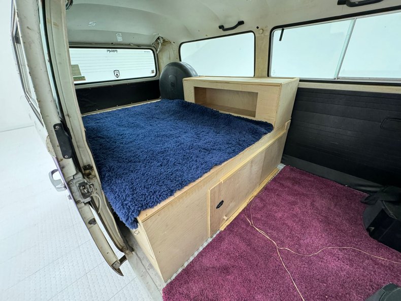 Volkswagen-Type-2-1979-Purple-Black-42