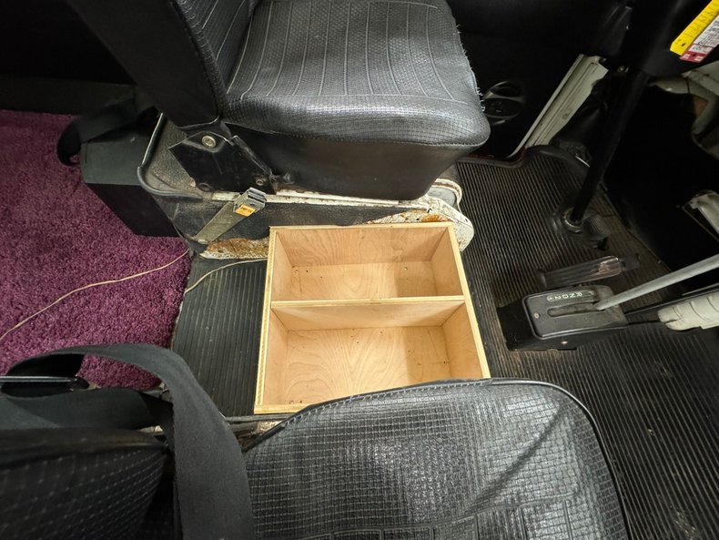 Volkswagen-Type-2-1979-Purple-Black-47