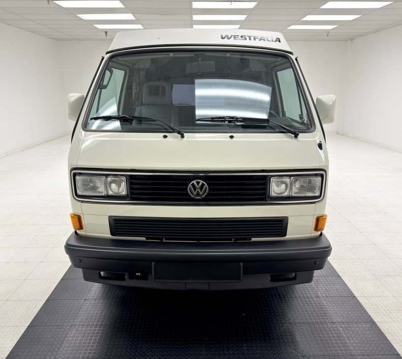 Volkswagen-Vanagon-1991-Pastel-White-Gray-10