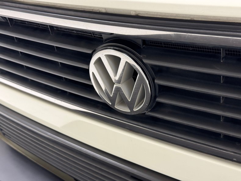 Volkswagen-Vanagon-1991-Pastel-White-Gray-11