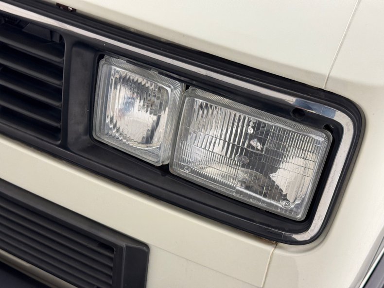 Volkswagen-Vanagon-1991-Pastel-White-Gray-12