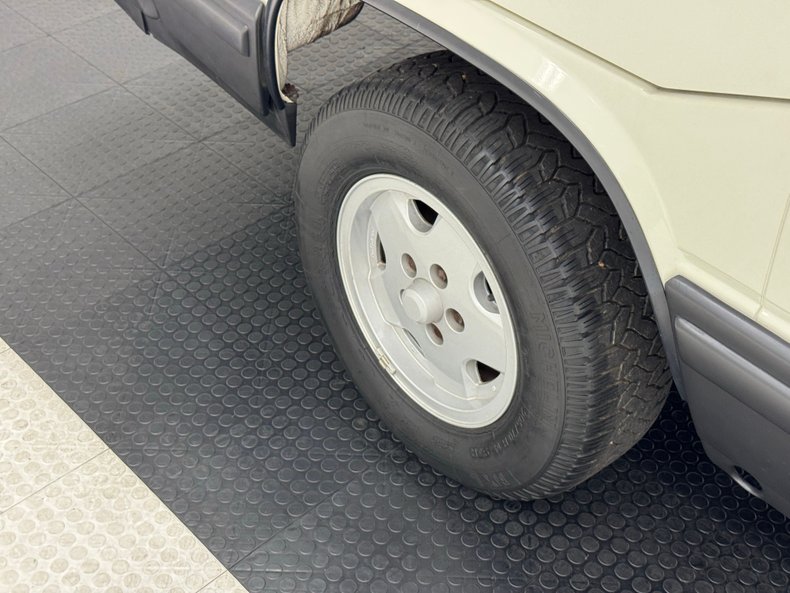 Volkswagen-Vanagon-1991-Pastel-White-Gray-13