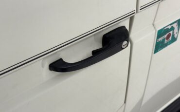 Volkswagen-Vanagon-1991-Pastel-White-Gray-16