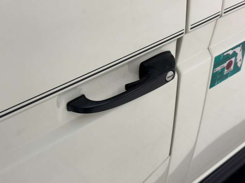 Volkswagen-Vanagon-1991-Pastel-White-Gray-16