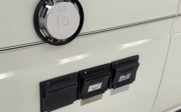 Volkswagen-Vanagon-1991-Pastel-White-Gray-17