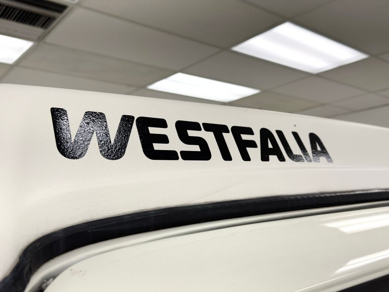 Volkswagen-Vanagon-1991-Pastel-White-Gray-18