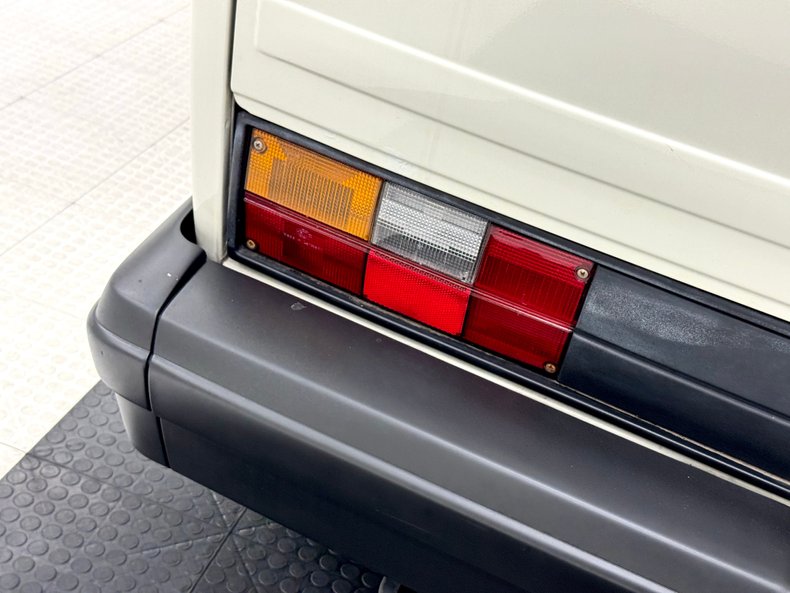 Volkswagen-Vanagon-1991-Pastel-White-Gray-19