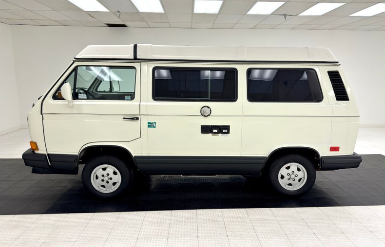 Volkswagen-Vanagon-1991-Pastel-White-Gray-2