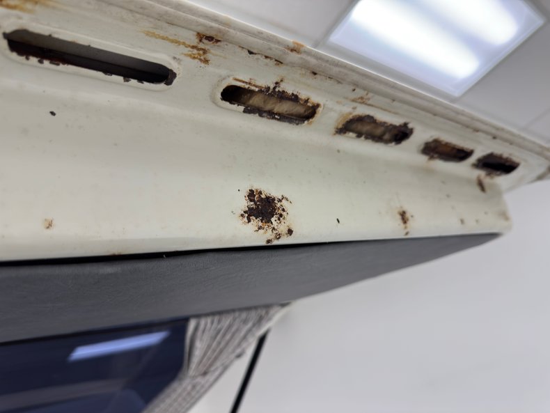 Volkswagen-Vanagon-1991-Pastel-White-Gray-25