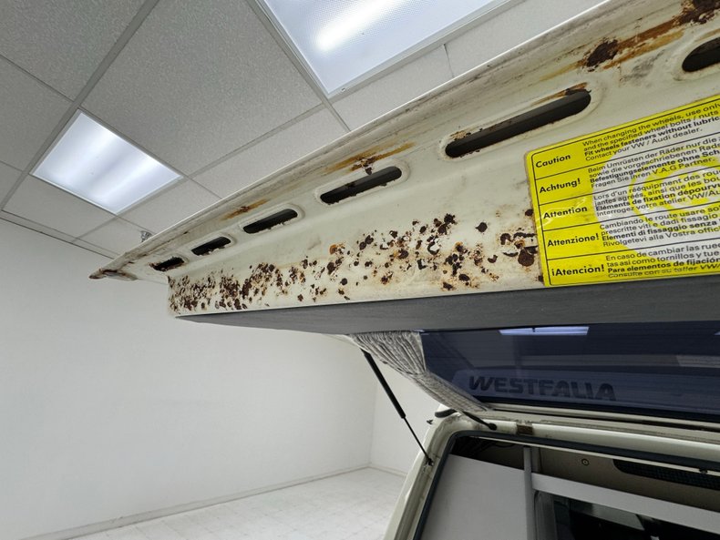 Volkswagen-Vanagon-1991-Pastel-White-Gray-27