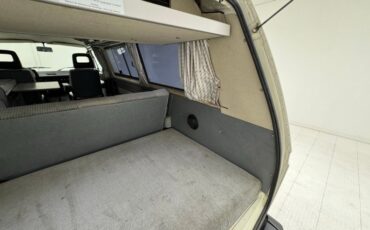 Volkswagen-Vanagon-1991-Pastel-White-Gray-28