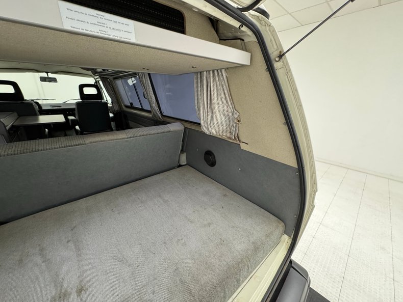 Volkswagen-Vanagon-1991-Pastel-White-Gray-28