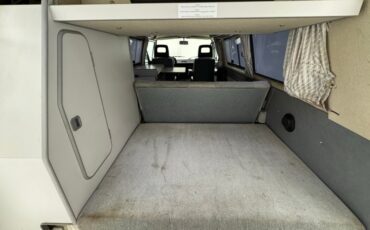 Volkswagen-Vanagon-1991-Pastel-White-Gray-29