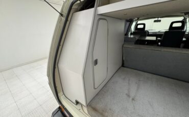 Volkswagen-Vanagon-1991-Pastel-White-Gray-30