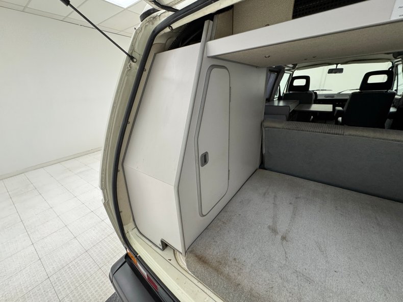 Volkswagen-Vanagon-1991-Pastel-White-Gray-30