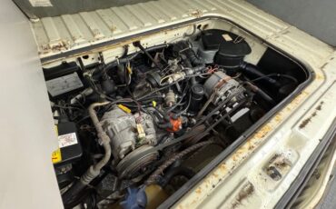 Volkswagen-Vanagon-1991-Pastel-White-Gray-32