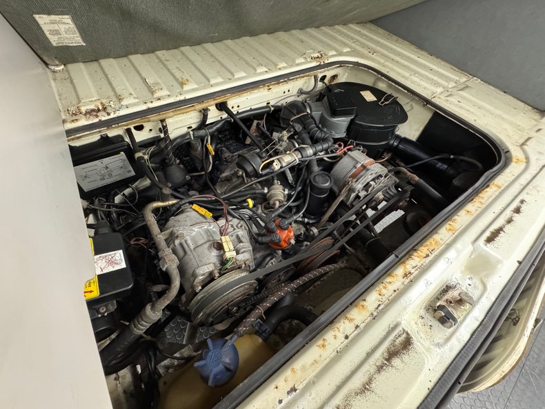 Volkswagen-Vanagon-1991-Pastel-White-Gray-32