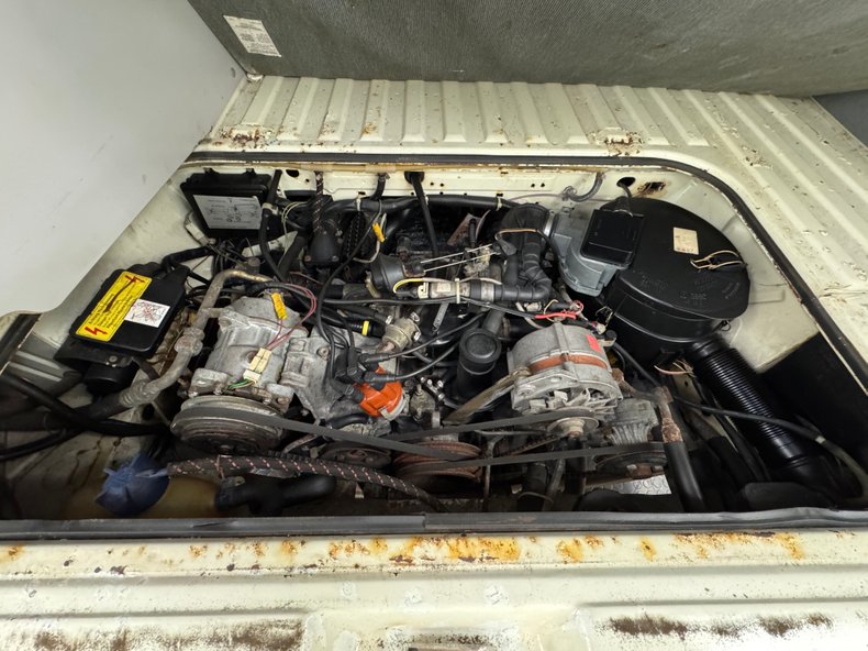 Volkswagen-Vanagon-1991-Pastel-White-Gray-33