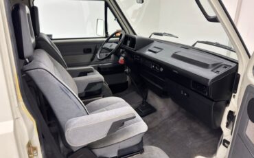 Volkswagen-Vanagon-1991-Pastel-White-Gray-37