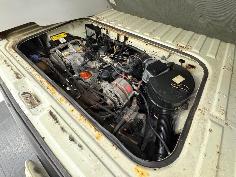 Volkswagen-Vanagon-1991-Pastel-White-Gray-38