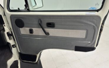 Volkswagen-Vanagon-1991-Pastel-White-Gray-41