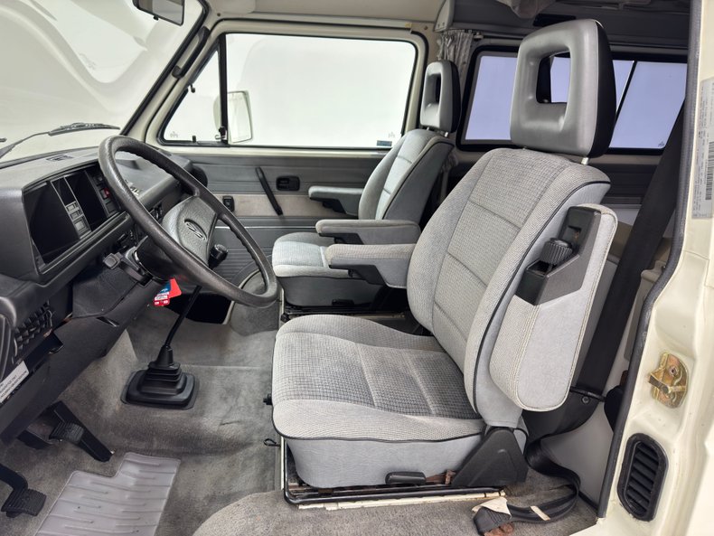 Volkswagen-Vanagon-1991-Pastel-White-Gray-42