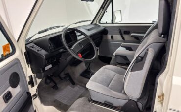 Volkswagen-Vanagon-1991-Pastel-White-Gray-43