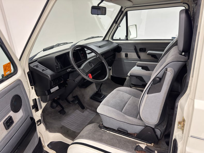 Volkswagen-Vanagon-1991-Pastel-White-Gray-43