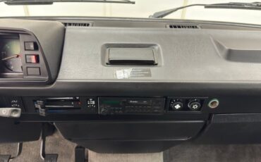 Volkswagen-Vanagon-1991-Pastel-White-Gray-47