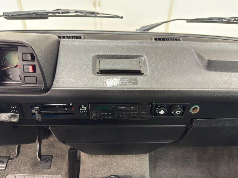 Volkswagen-Vanagon-1991-Pastel-White-Gray-47