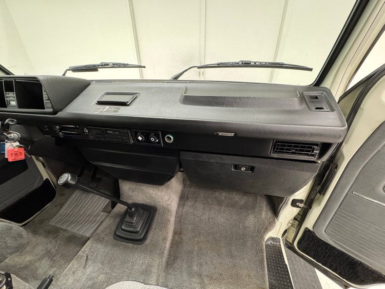 Volkswagen-Vanagon-1991-Pastel-White-Gray-48