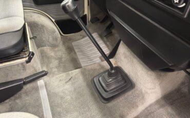 Volkswagen-Vanagon-1991-Pastel-White-Gray-49