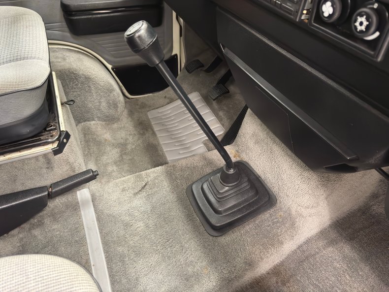 Volkswagen-Vanagon-1991-Pastel-White-Gray-49