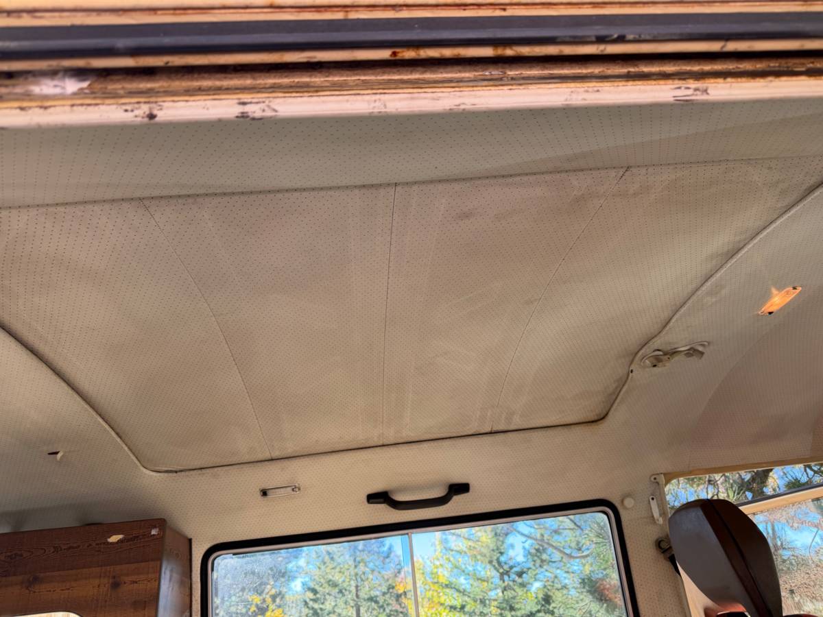 Volkswagen-bus-1978-orange-10