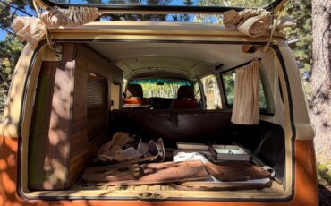 Volkswagen-bus-1978-orange-11