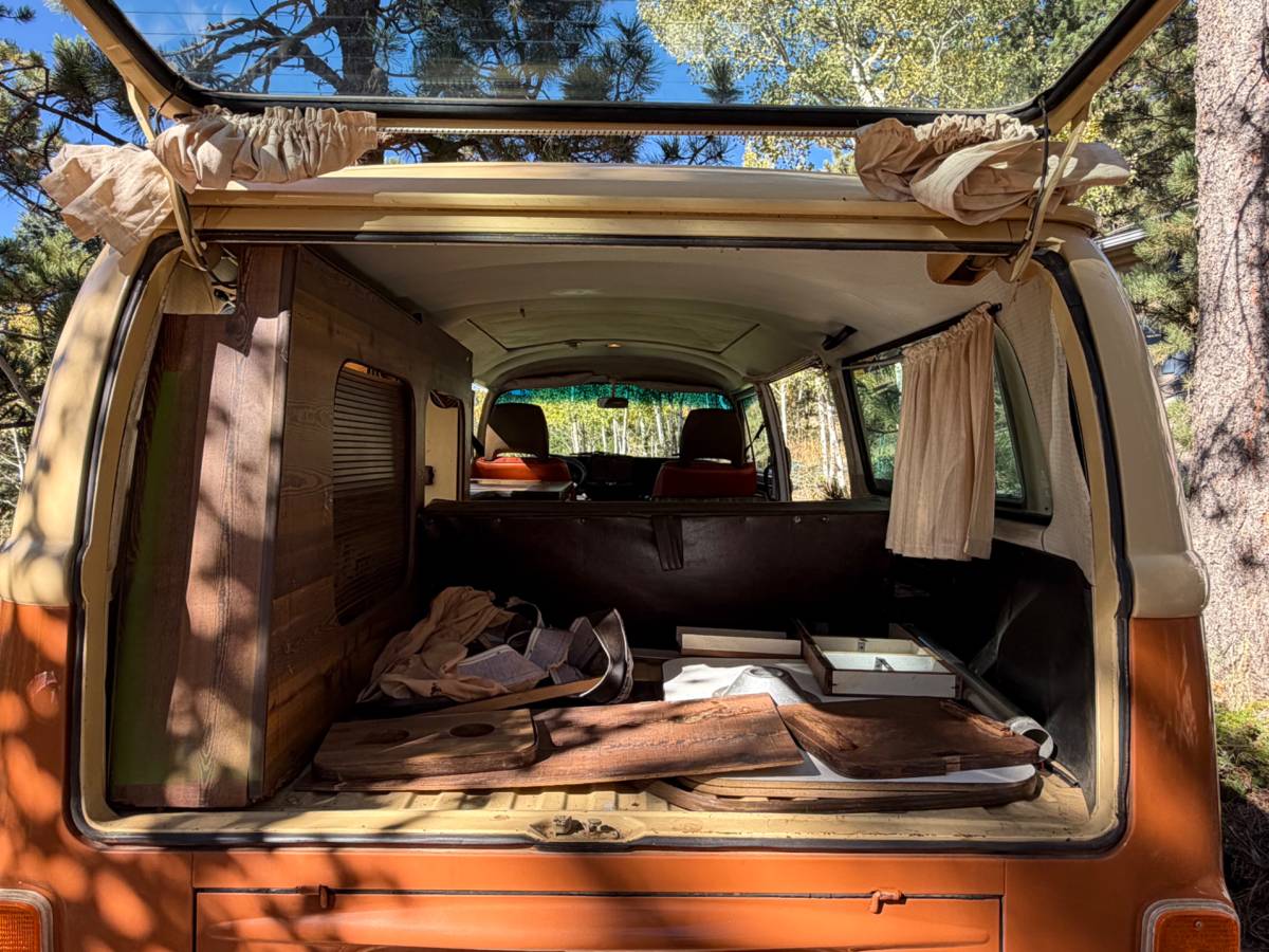 Volkswagen-bus-1978-orange-11