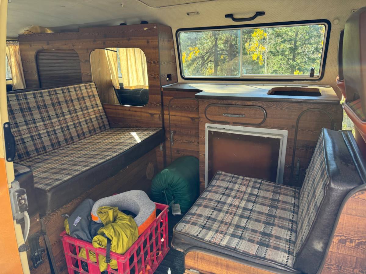 Volkswagen-bus-1978-orange-2