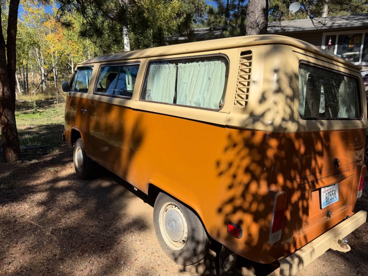Volkswagen-bus-1978-orange-5