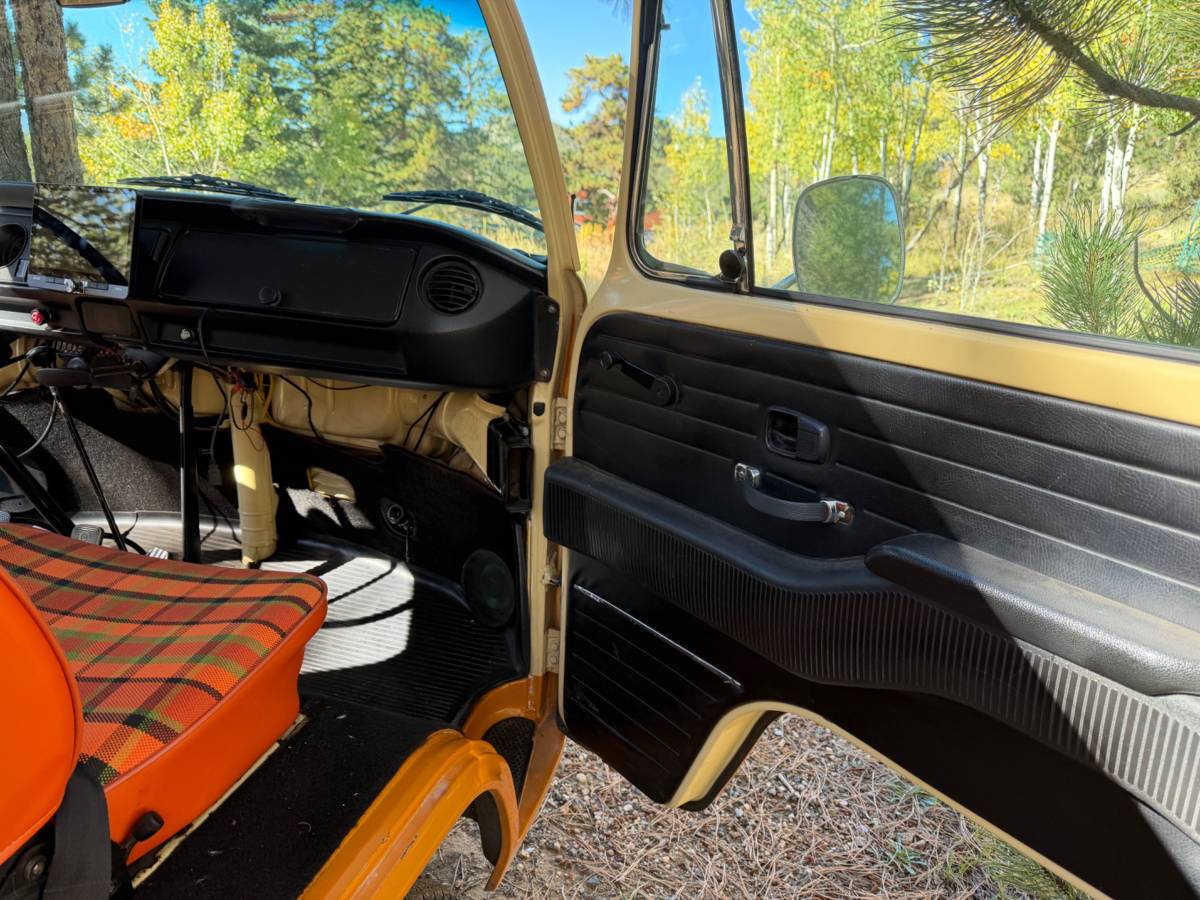 Volkswagen-bus-1978-orange-6