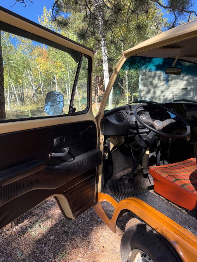 Volkswagen-bus-1978-orange-7