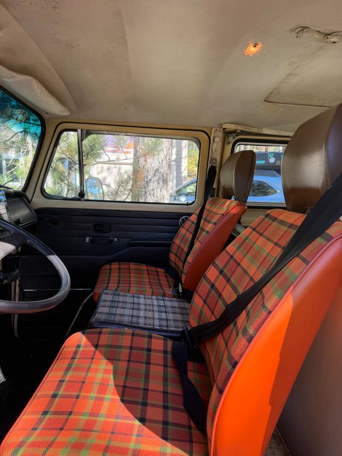 Volkswagen-bus-1978-orange-8