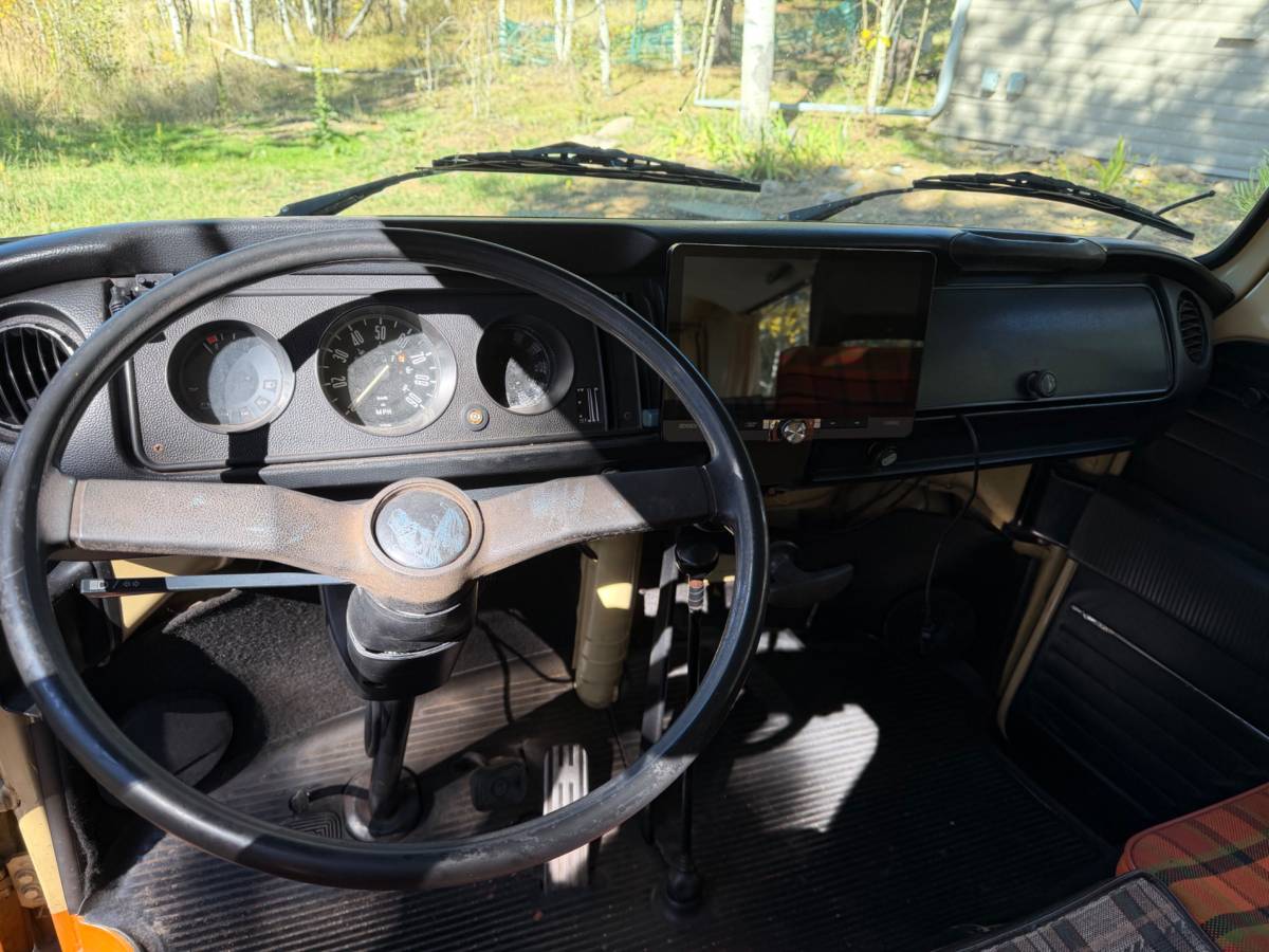 Volkswagen-bus-1978-orange-9