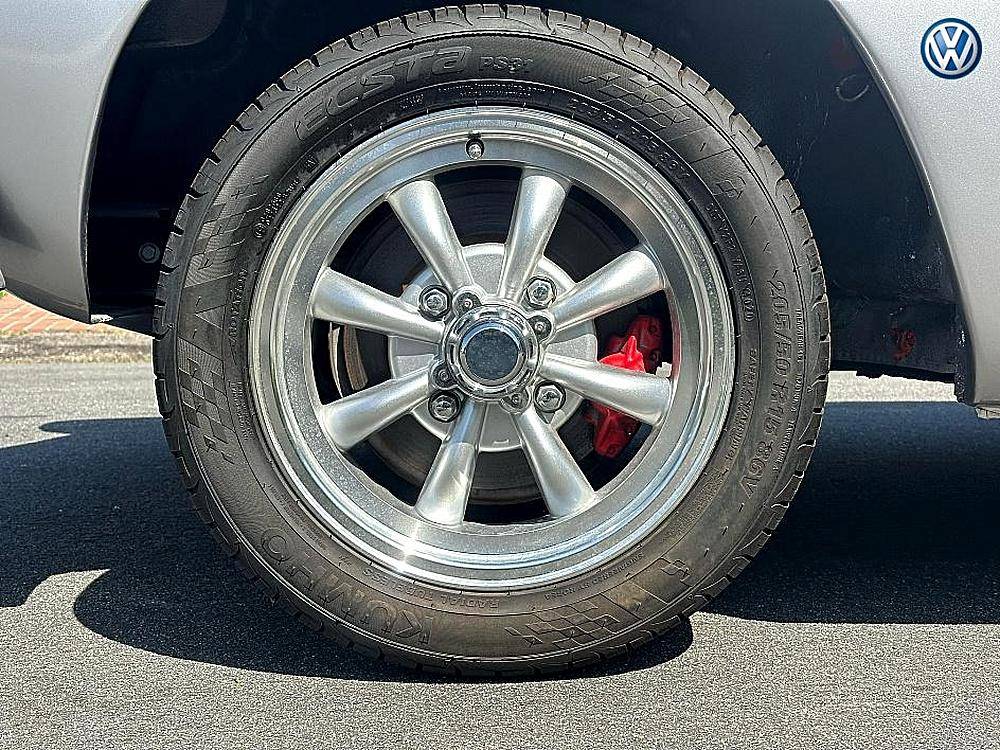 Volkswagen-karmann-ghia-1973-black-19