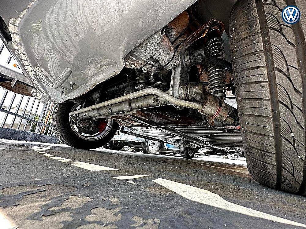 Volkswagen-karmann-ghia-1973-black-23