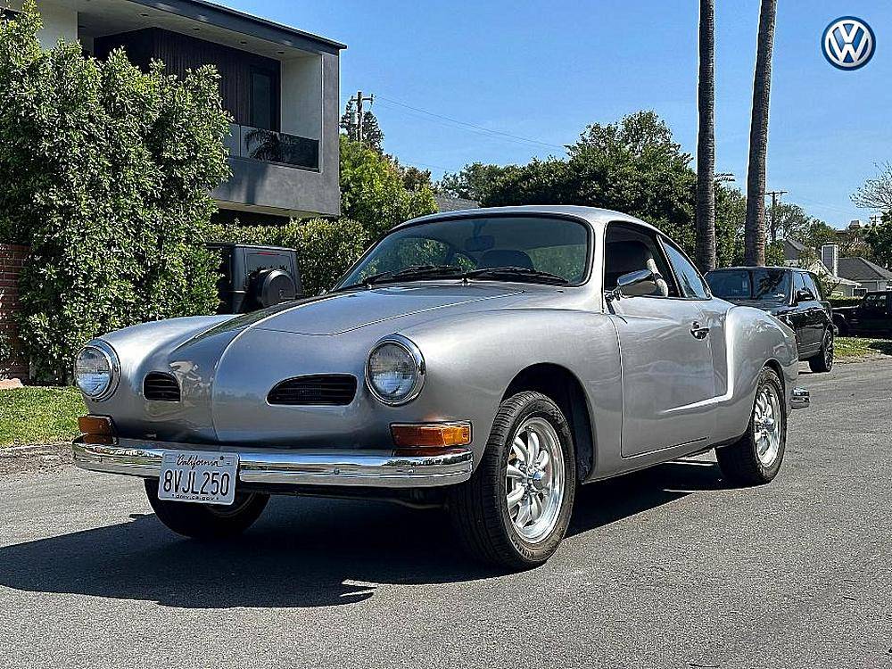 Volkswagen-karmann-ghia-1973-black-25
