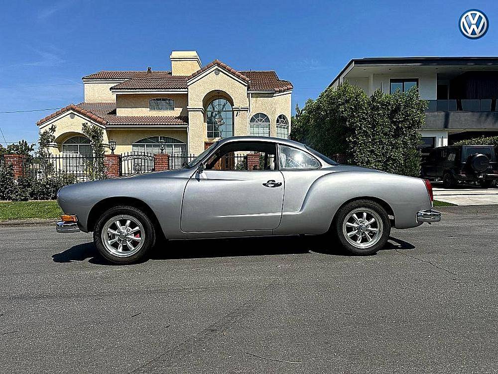 Volkswagen-karmann-ghia-1973-black-32