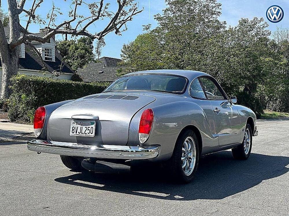 Volkswagen-karmann-ghia-1973-black-34